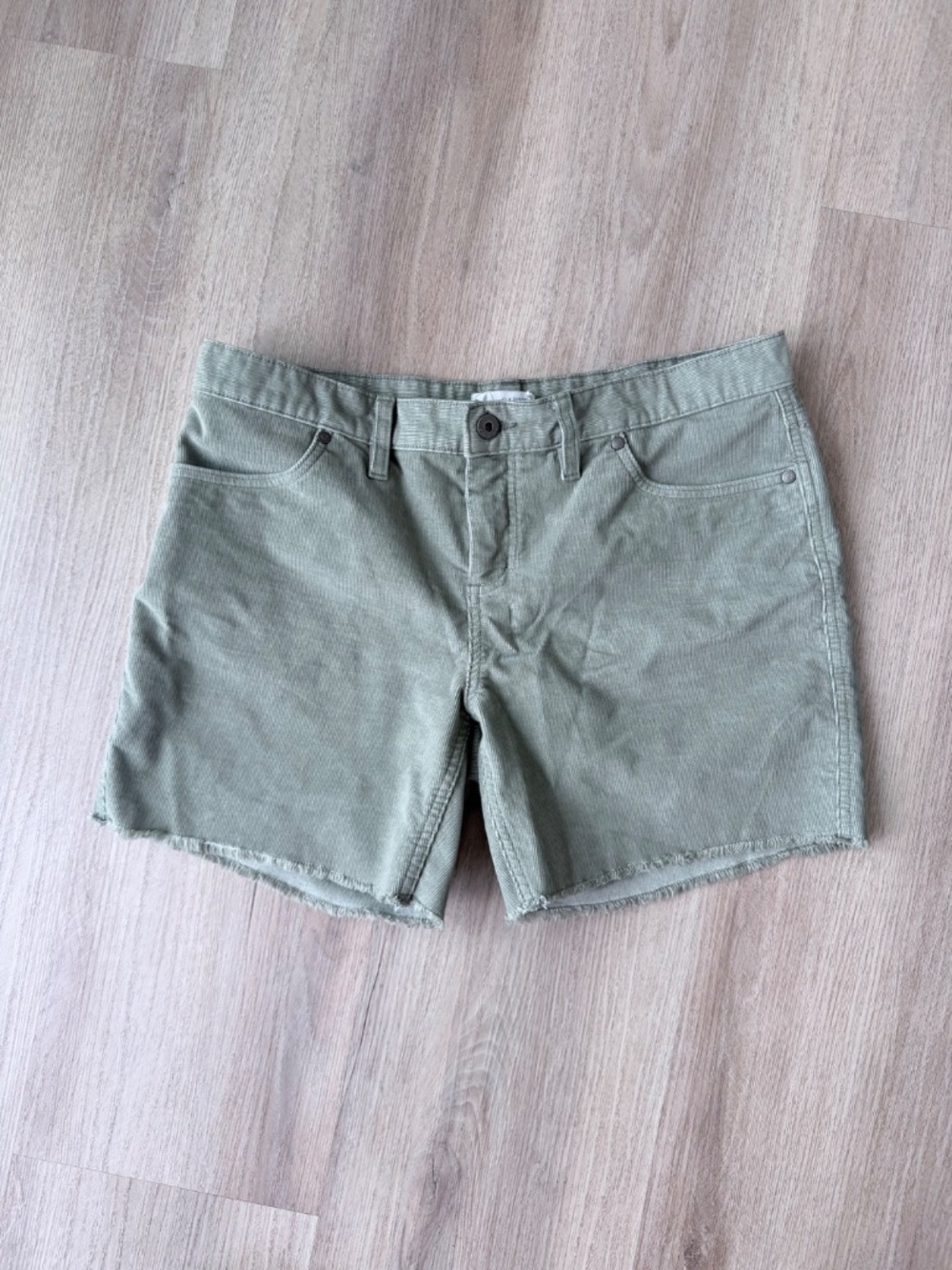 Carve Designs Oahu Corduroy Raw Hem Shorts in Sage Green Women's Size 8